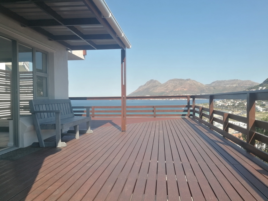To Let 4 Bedroom Property for Rent in Glencairn Heights Western Cape